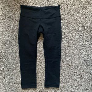 Lululemon capris size 6